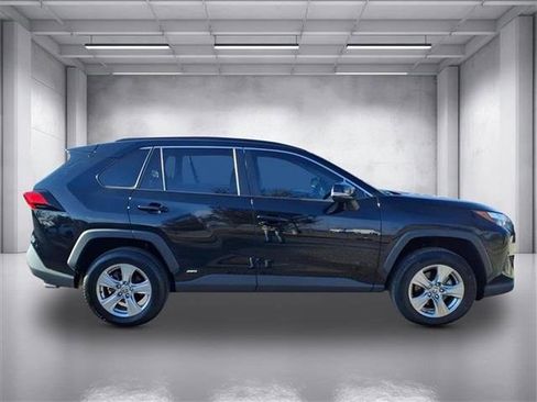Used 2022 Toyota RAV4 XLE image 2