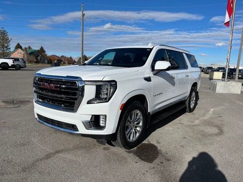 Used 2022 GMC Yukon XL SLT image 3