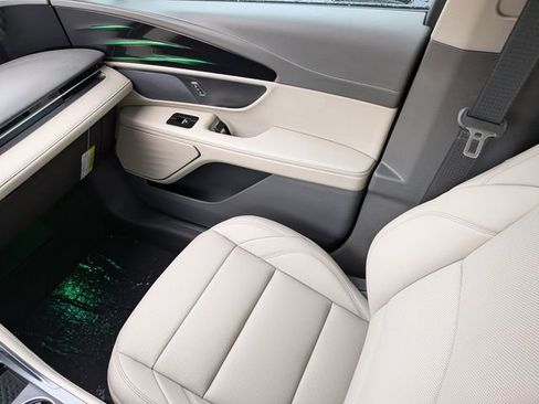 New 2025 Lincoln Nautilus Premier w/ Jet Appearance Package image 15