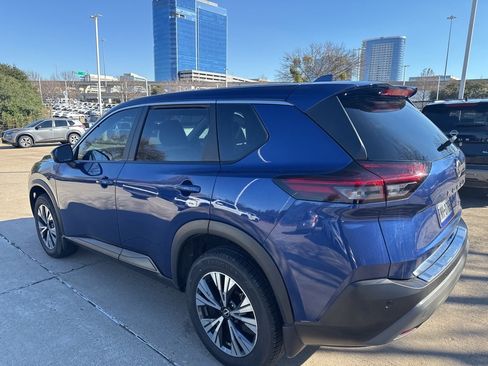 Certified 2022 Nissan Rogue SV image 3