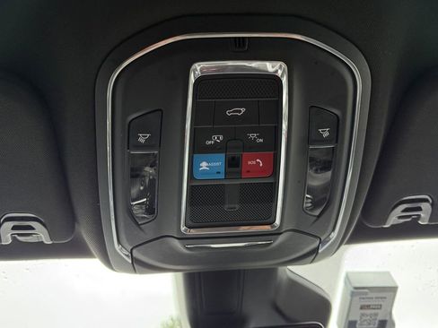 Used 2024 Jeep Wagoneer L Series II w/ Flexible Seating Group image 19