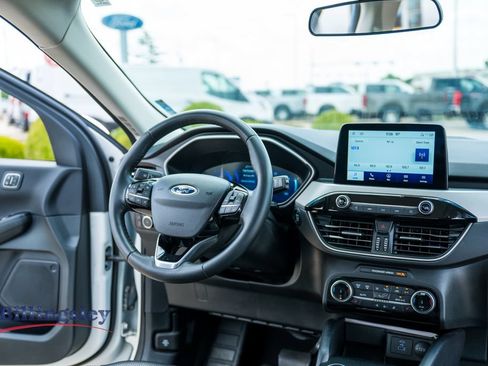 Used 2022 Ford Escape SEL w/ Technology Package FWD image 15