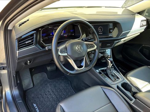 Certified 2023 Volkswagen Jetta SE image 14