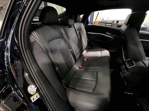 Used 2024 Audi Q8 e-tron Premium Plus w/ Premium Plus Package AWD/4WD image 27