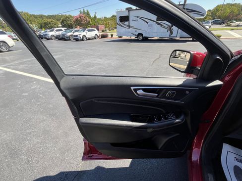 Used 2020 Ford Edge Titanium image 7
