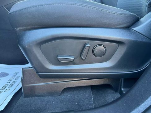 Used 2022 Ford Explorer XLT image 14