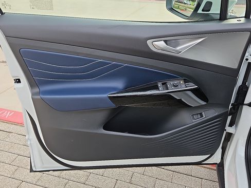 New 2025 Volkswagen ID.4 Pro S Plus image 16