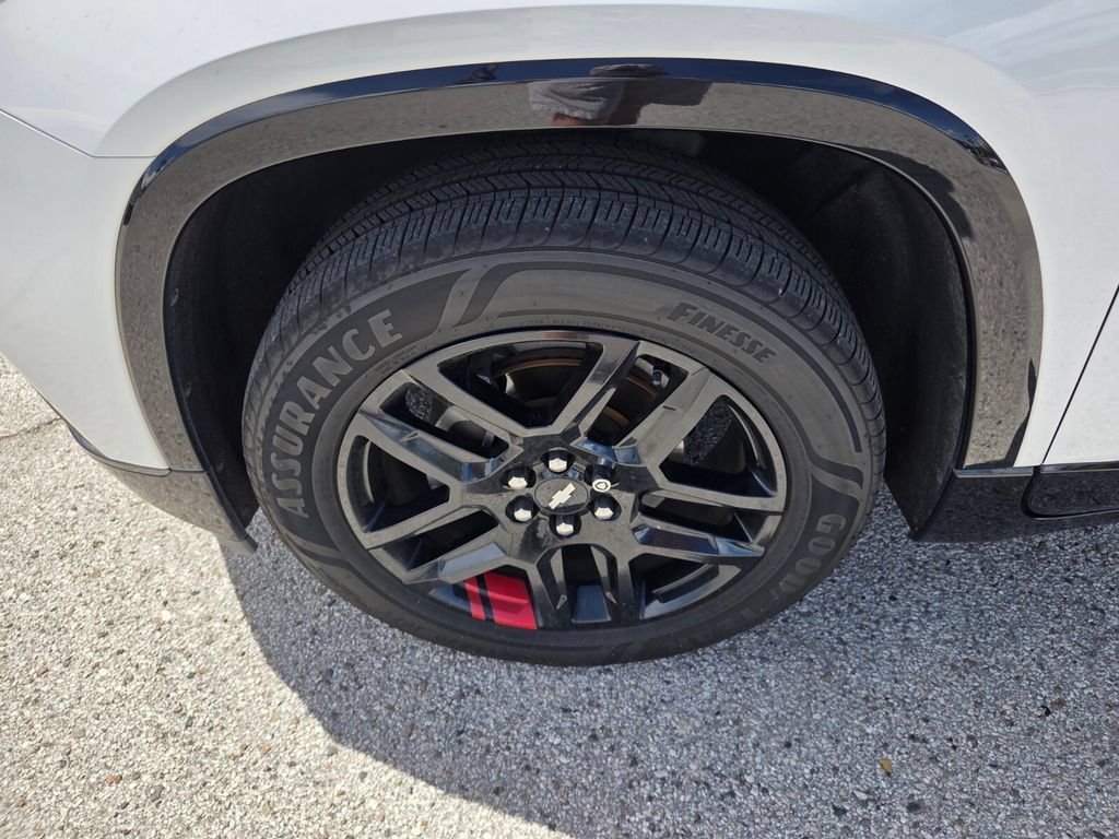 Used 2020 Chevrolet Traverse Premier w/ Redline Edition FWD image 4