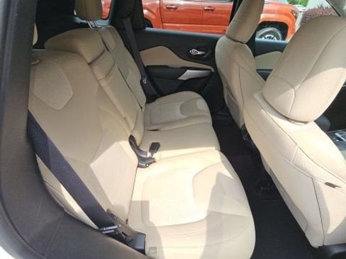 Used 2017 Jeep Cherokee Sport FWD image 11