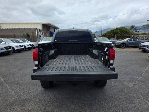 Used 2018 Toyota Tacoma 2WD Double Cab image 11