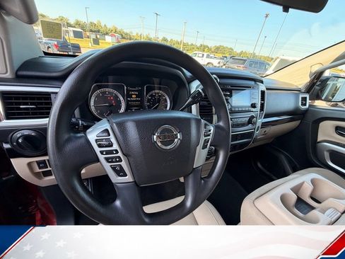 Used 2018 Nissan Titan SV AWD/4WD image 16