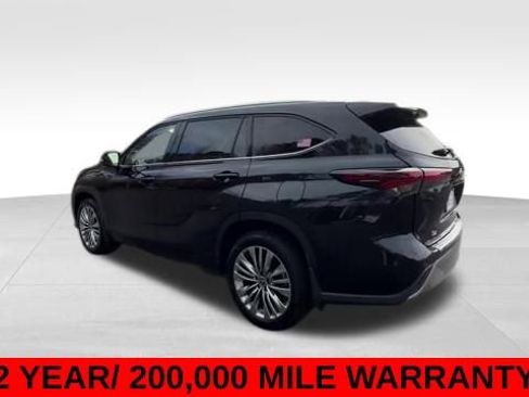 Used 2024 Toyota Highlander Platinum image 10
