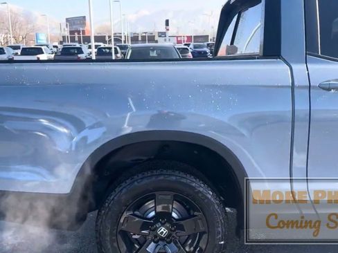 Used 2025 Honda Ridgeline Black Edition image 4