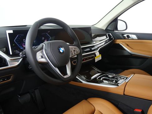 Used 2026 BMW X7 xDrive40i w/ Premium Package image 12