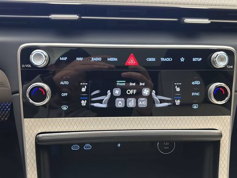 Certified 2026 Genesis GV80 3.5T Prestige AWD/4WD image 36