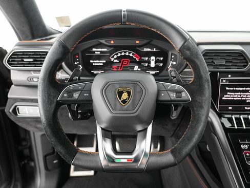 Used 2022 Lamborghini Urus AWD/4WD image 9