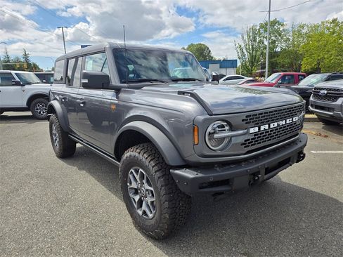 New 2025 Ford Bronco Badlands image 3
