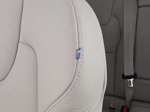 Certified 2023 Volvo XC60 B5 Plus w/ Climate Package image 31