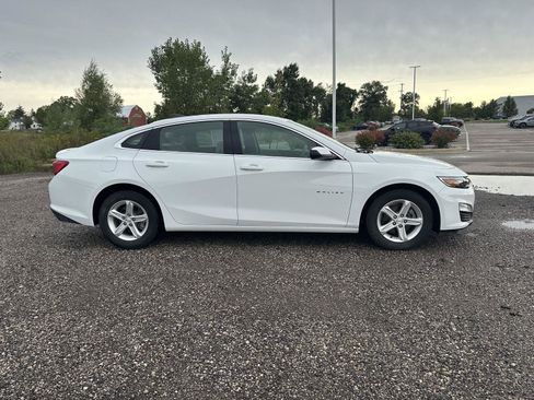 Used 2024 Chevrolet Malibu LS FWD image 2