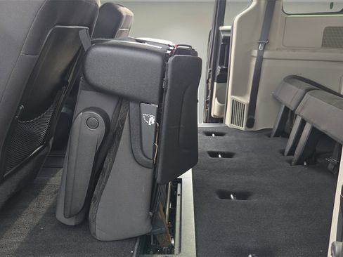 Used 2017 Dodge Grand Caravan SE w/ Power Window Group image 19