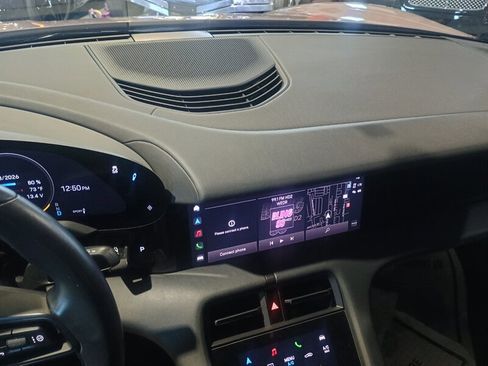 Used 2021 Porsche Taycan image 18