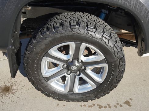 Certified 2023 Toyota Tacoma TRD Off-Road image 11