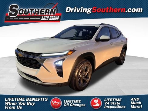 Used 2024 Chevrolet Trax LT image 1