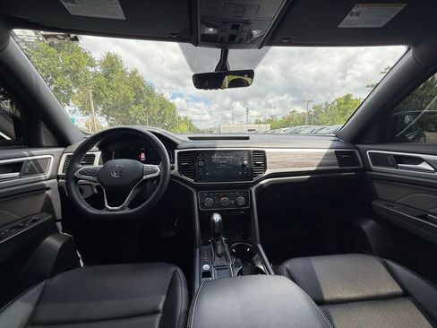 Used 2022 Volkswagen Atlas Cross Sport SE w/ Panoramic Sunroof Package image 18
