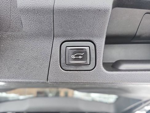 Used 2018 GMC Acadia Denali w/ Technology Package AWD/4WD image 13