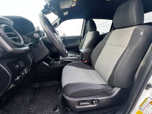 Used 2022 Toyota Tacoma TRD Sport image 12