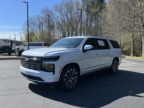 New 2026 Chevrolet Suburban High Country image 5