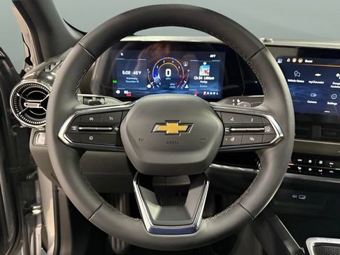 New 2026 Chevrolet Equinox LT w/ Convenience Package II FWD image 16