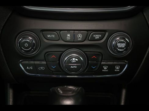 Used 2022 Jeep Cherokee Latitude Lux w/ Sun & Sound Group AWD/4WD image 13