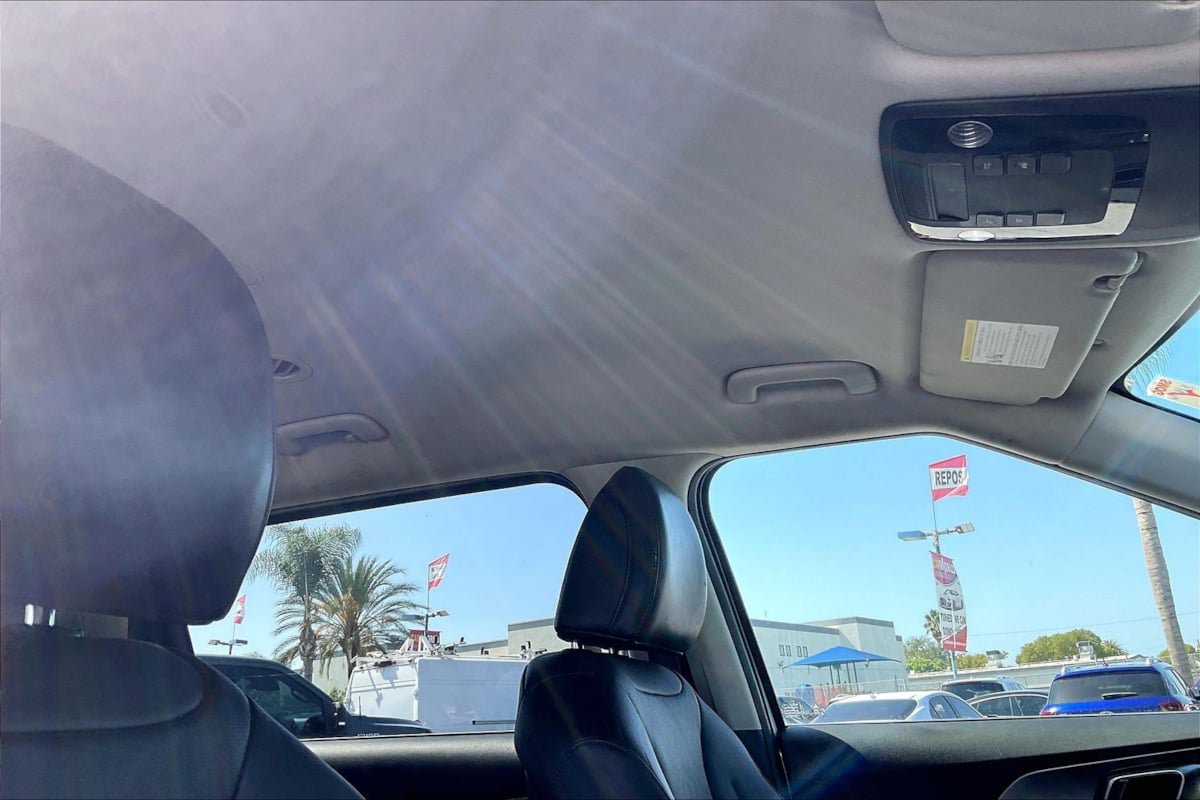 Used 2022 Kia Carnival LX FWD image 22