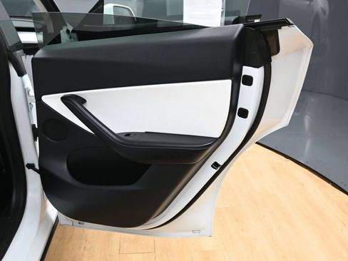 Used 2022 Tesla Model Y Long Range AWD/4WD image 41