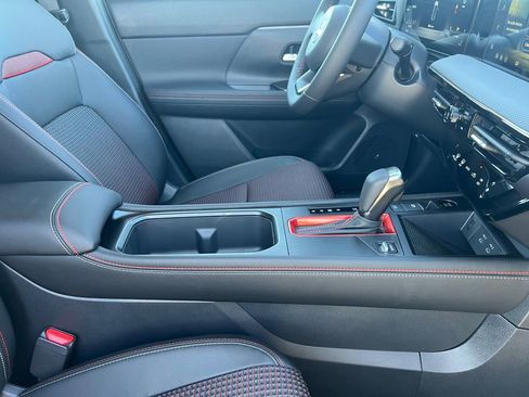 New 2026 Nissan Kicks SR image 24