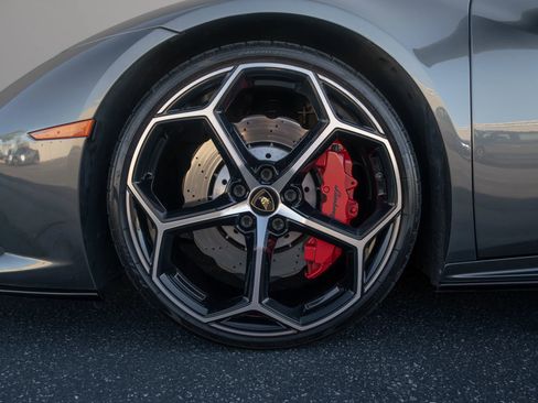 Used 2021 Lamborghini Huracan EVO image 40