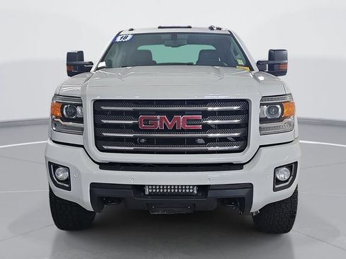 Used 2018 GMC Sierra 2500 SLT w/ All Terrain HD Package AWD/4WD image 10