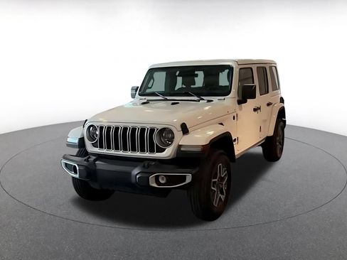 Used 2025 Jeep Wrangler Unlimited Sahara AWD/4WD image 4