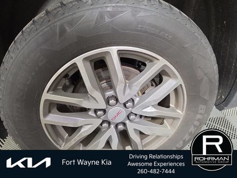 Used 2017 GMC Acadia SLE w/ Driver Alert Package I AWD/4WD image 12