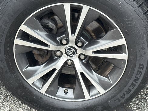 Used 2016 Toyota Highlander XLE AWD/4WD image 9