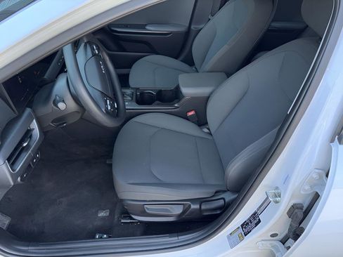 Used 2025 Kia K4 FWD image 9