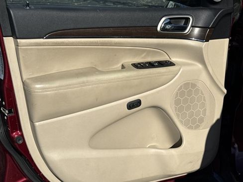 Used 2016 Jeep Grand Cherokee Limited w/ Luxury Group II image 16