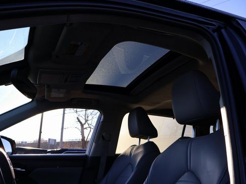 Used 2020 Toyota Highlander XLE image 42