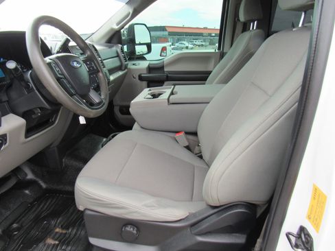 Used 2019 Ford F250 XL w/ STX Appearance Package image 9