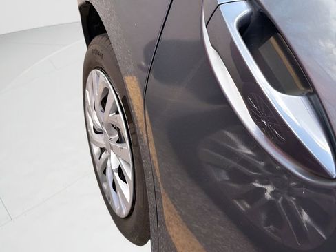 Used 2015 Toyota Corolla LE image 6