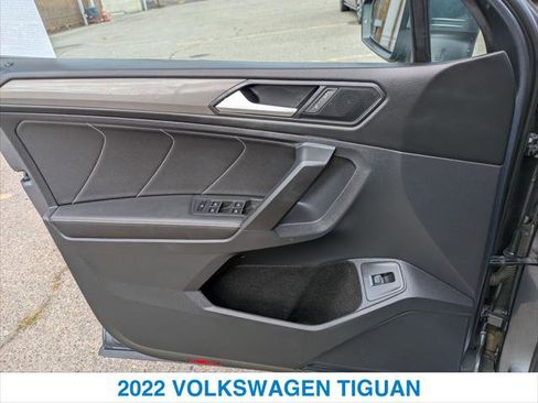 Used 2022 Volkswagen Tiguan SE image 12