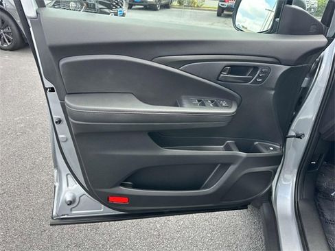 Used 2025 Honda Ridgeline TrailSport image 12