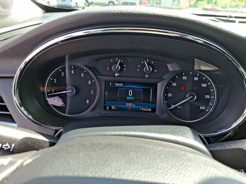 Used 2021 Buick Encore Preferred AWD/4WD image 13