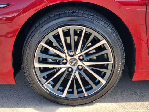 Used 2025 Lexus ES 300h w/ Premium Package image 10